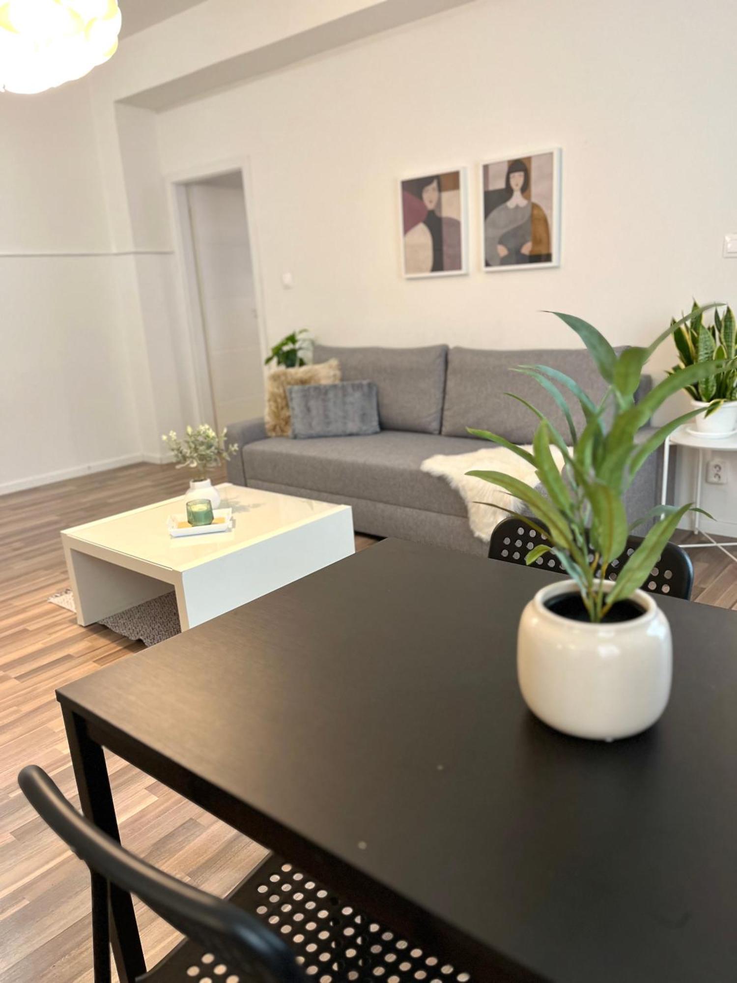 Apartment Adele - Old Town บราติสลาวา ภายนอก รูปภาพ