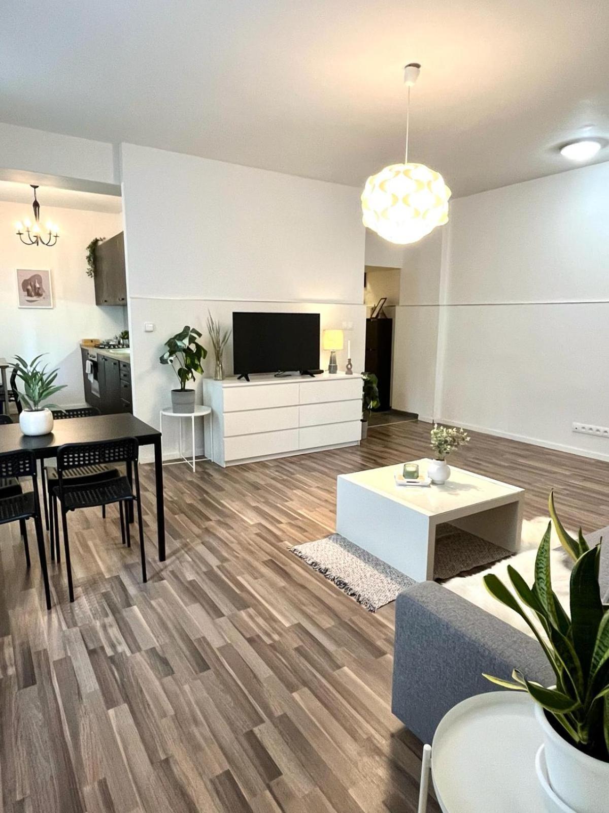 Apartment Adele - Old Town บราติสลาวา ภายนอก รูปภาพ