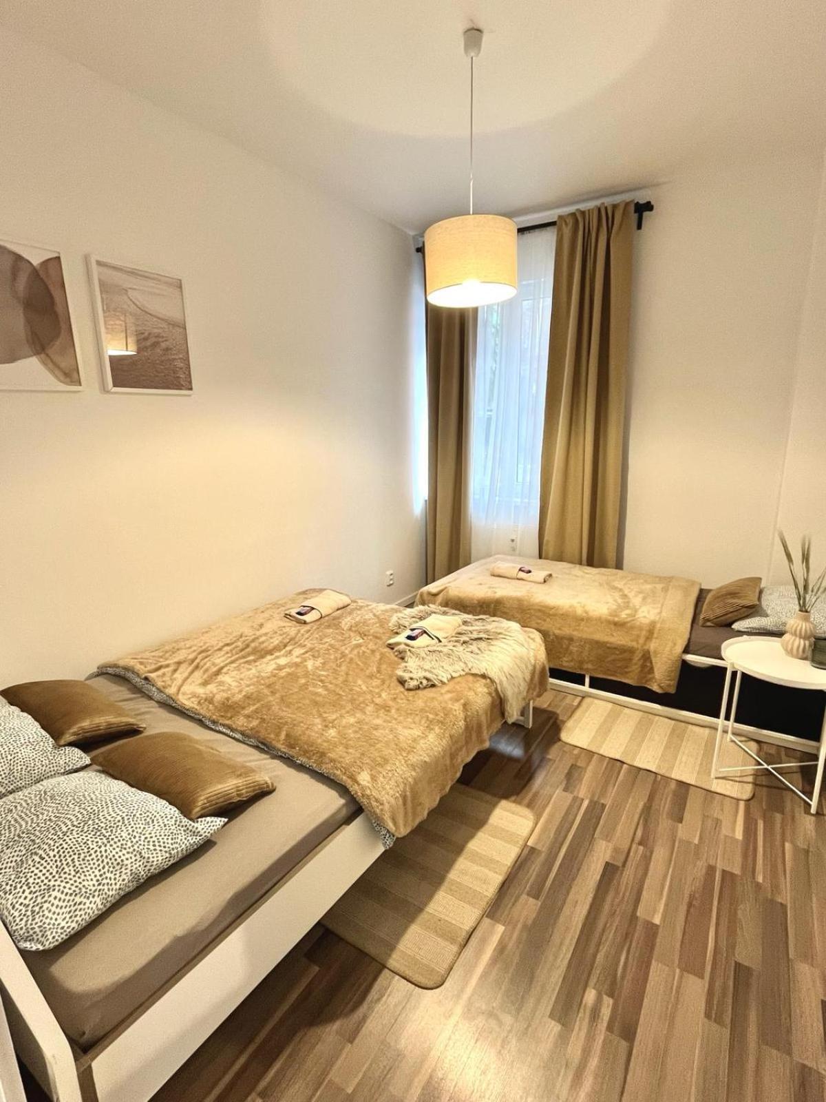 Apartment Adele - Old Town บราติสลาวา ภายนอก รูปภาพ